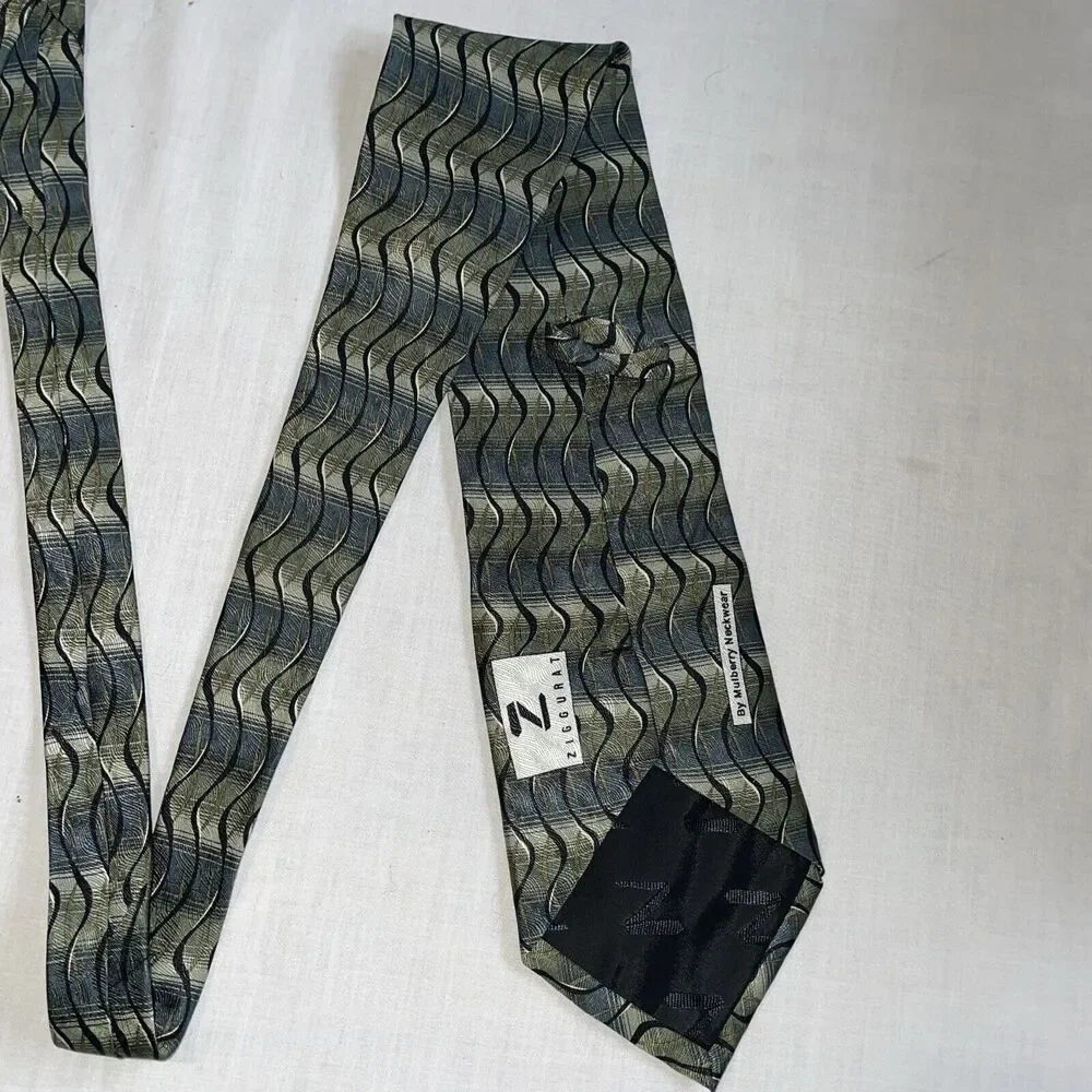 Ziggurat Men’s Dress Tie Size 57” Green 100% Silk Business Formal